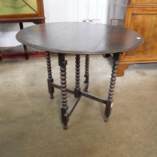 206 - An oak bobbin turned folding table/firescreen