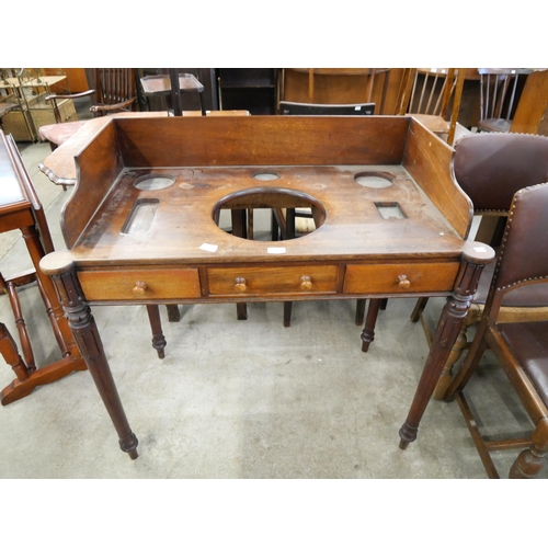 215 - A George IV style mahogany washstand, manner of Gillows, Lancaster