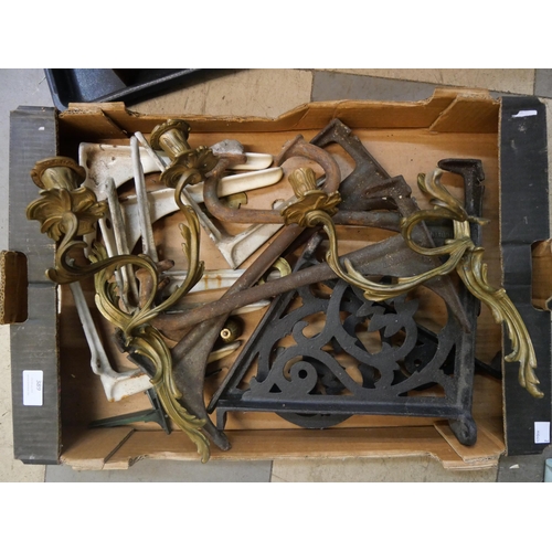 389 - Assorted cast iron brackets and a pair of brass Rococo style wall sconces