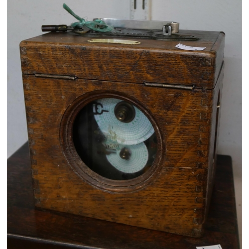 400 - A Belgica pigeon racing clock and three wooden boxes