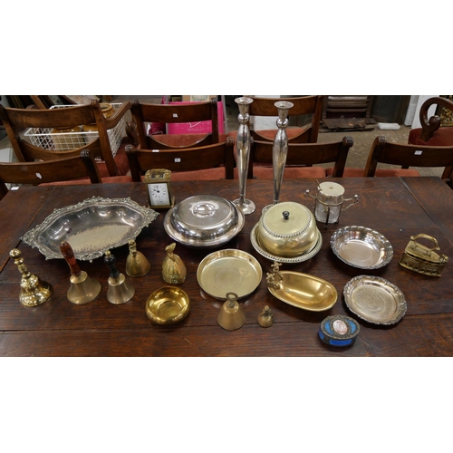 410 - Assorted metalware and a brass carriage clock