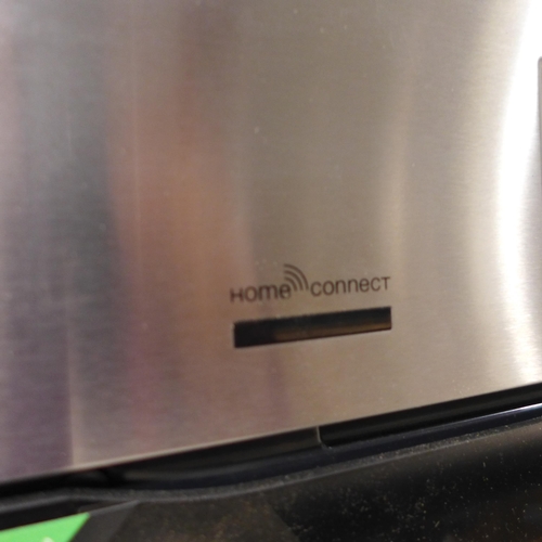 3186 - Bosch Serie 8 Home Connect Single Pyrolytic Oven H595xW595xD548, model no -HBG6764S6B, Original RRP ... 