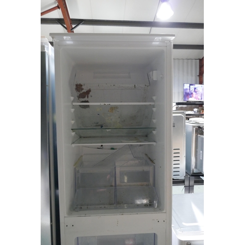 3258 - Zanussi 50/50 Fridge Freezer - Low Frost - Damaged/Heavily Used -  (4194-98) *This lot is subject to... 