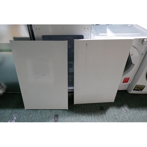 3258 - Zanussi 50/50 Fridge Freezer - Low Frost - Damaged/Heavily Used -  (4194-98) *This lot is subject to... 