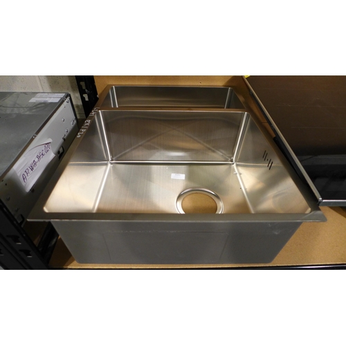 3121 - Metal Frame 1.5 Bowl Undermount Sink (4194-241) *This lot is subject to VAT