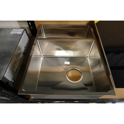 3121 - Metal Frame 1.5 Bowl Undermount Sink (4194-241) *This lot is subject to VAT