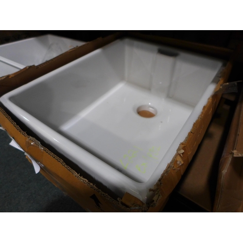 3123 - White Belfast Style Ceramic Sink (425-221) *This lot is subject to VAT