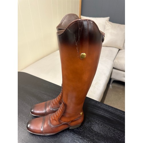 1344 - A pair of leather boots umbrella stand (CRT732)