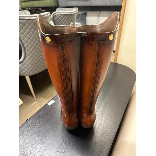 1344 - A pair of leather boots umbrella stand (CRT732)