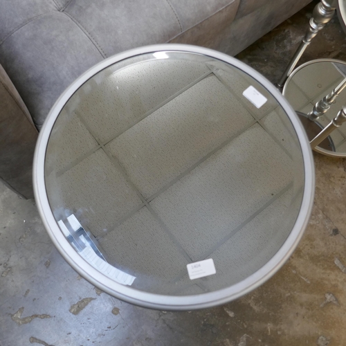 1404 - A silver mirrored lamp table