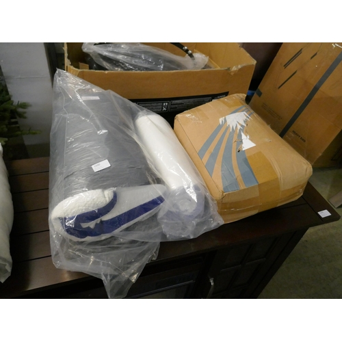 1500 - Four memory foam pillows