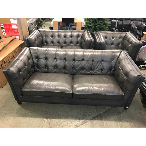 1485 - Vintage flint leather buttoned three seater sofa, two seater sofa and armchair - damaged leather