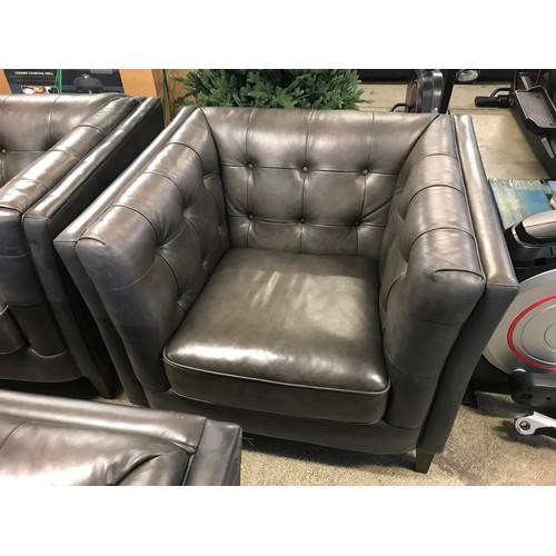 1485 - Vintage flint leather buttoned three seater sofa, two seater sofa and armchair - damaged leather