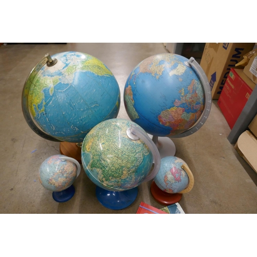 1082 - Five globes, various sizes and two atlases