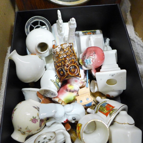 1086 - A box of crested china, Wade Whimsies and a mantel clock, a/f **PLEASE NOTE THIS LOT IS NOT ELIGIBLE... 