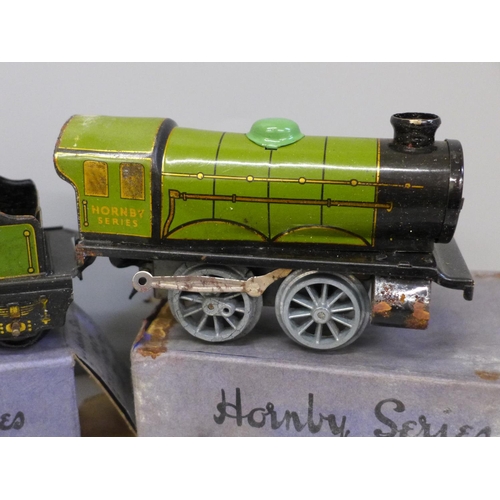 624 - A Hornby L452 tin-plate clockwork locomotive and tender, boxed