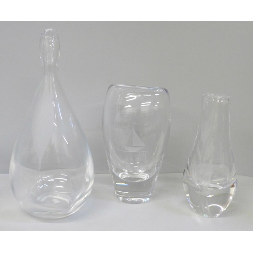 634 - Five pieces of Scandinavian glass including Lindstrand, Engman, Bengt Edenfalk