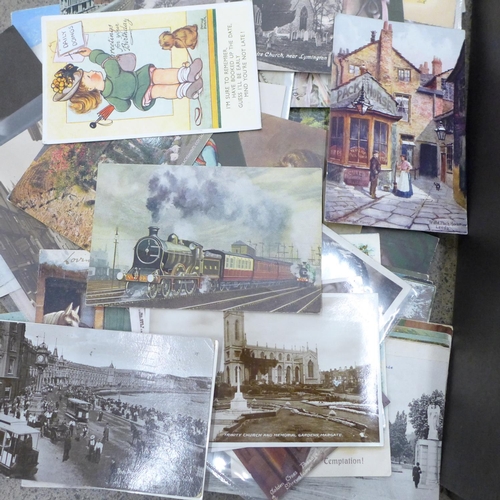 690 - A collection of 250 postcards, vintage to modern