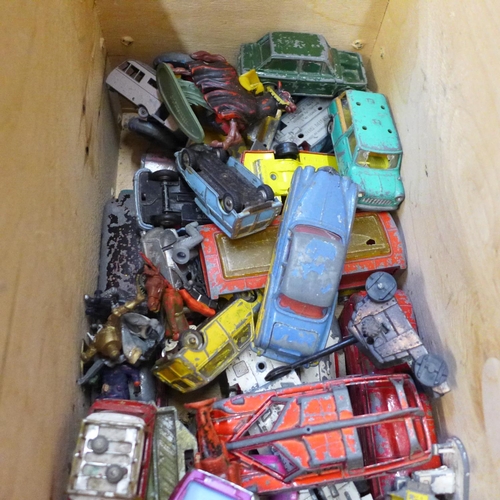 697 - A collection of plastic toy soldiers, die-cast model vehicles, Dinky, Corgi and Matchbox, playworn, ... 