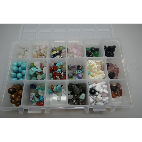 862 - Scottish style costume jewellery and a collection of assorted beads for re-stringing or repairs