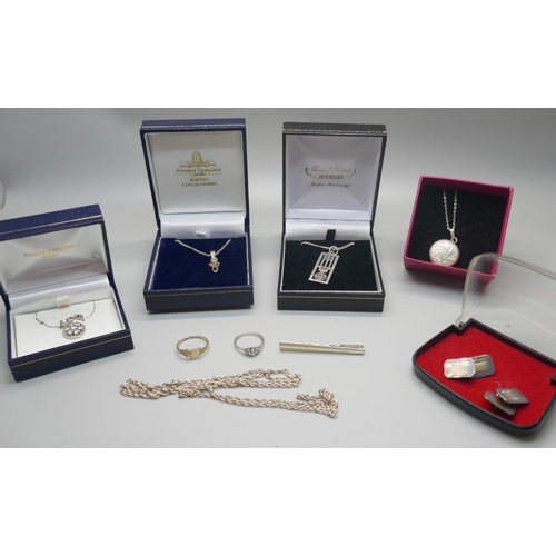 868 - Assorted silver jewellery including Rennie Mackintosh