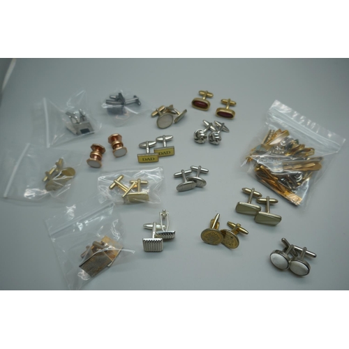 871 - Fifteen pairs of cufflinks and fifteen tie-pins/tacks