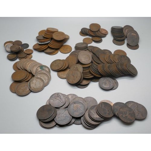 872 - A collection of penny coins, early Victorian and later, and some half-penny coins