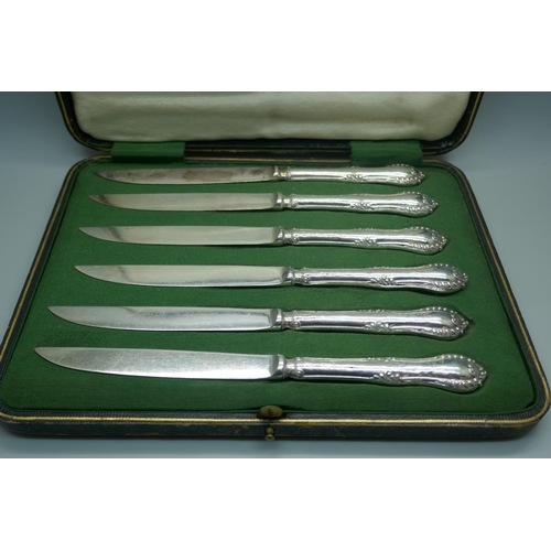 876 - A cased set of six dessert knives with silver handles, Mappin & Webb, Sheffield 1911