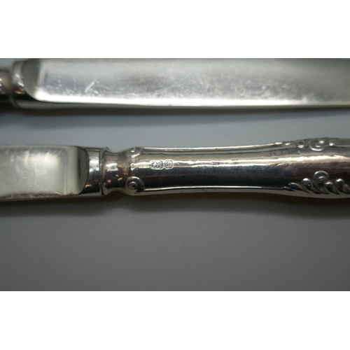 876 - A cased set of six dessert knives with silver handles, Mappin & Webb, Sheffield 1911