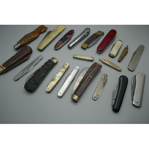 882 - A collection of pocket knives including The Belfast Ropework Co. Ltd. adverting knife