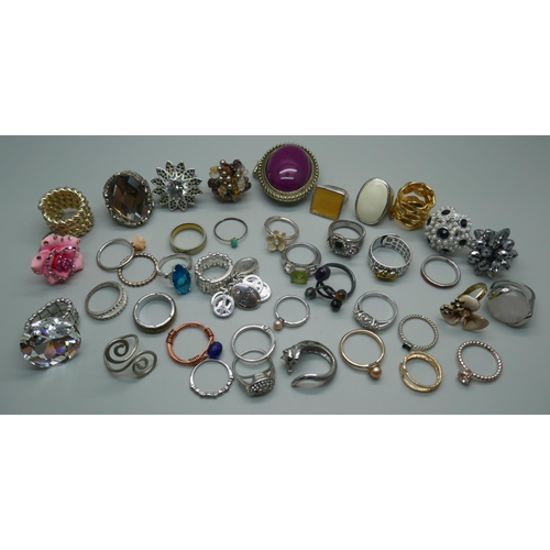 887 - Forty costume rings