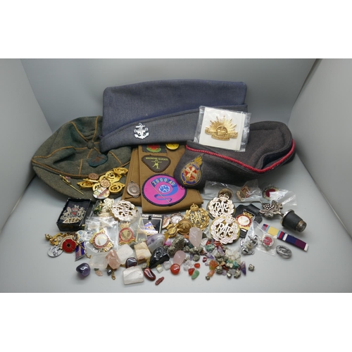 897 - A collection of military badges, other badges and patches, three hats, BB, Girls Brigade and Scouts,... 