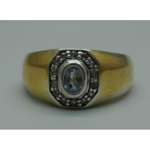 913 - A silver gilt cluster ring, Y