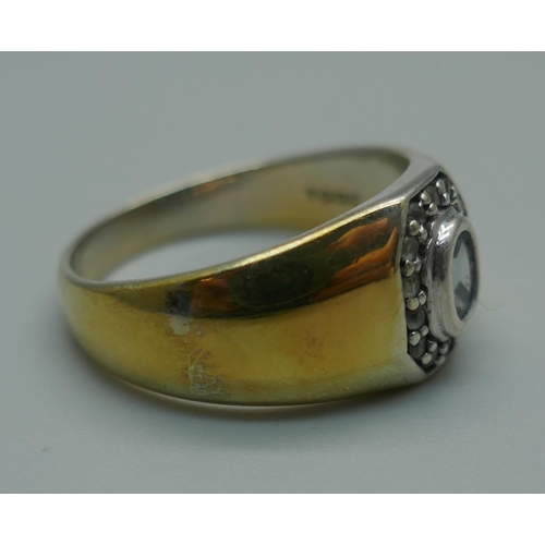 913 - A silver gilt cluster ring, Y