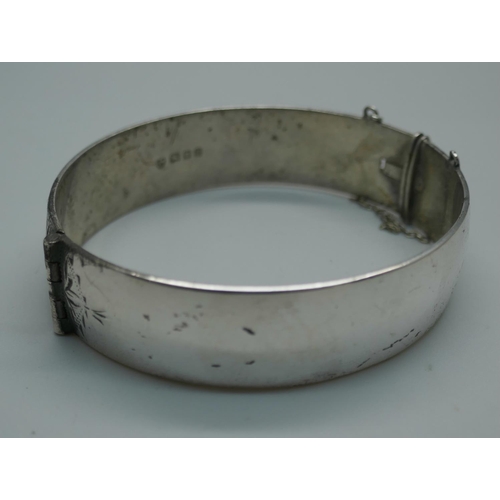 925 - An engraved silver bangle, 47g