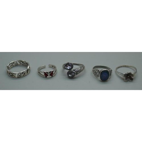 927 - Five silver rings