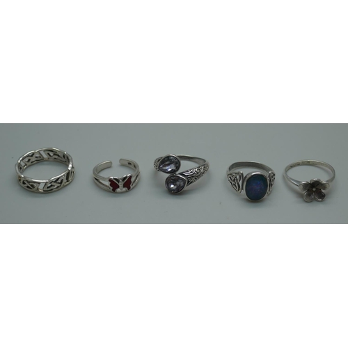 927 - Five silver rings