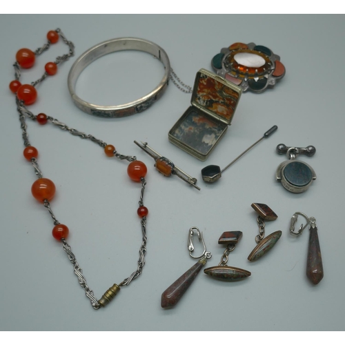 954 - A collection of agate set jewellery including a Victorian silver swivel fob, (pill box a/f)