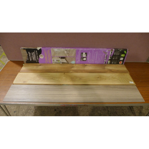3043 - Pack Of mixed Vinyl Flooring Boards     (315-356) *This lot is subject to VAT