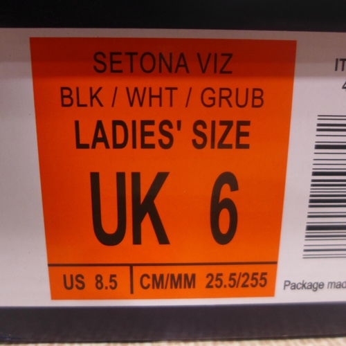 3144 - A pair of Puma black Setona V12 trainers (size UK 6) * This lot is subject to VAT