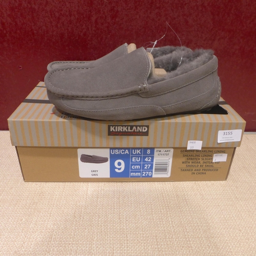 3155 - A pair of Kirkland Signature grey shearling slippers (size UK 8) * This lot is subject to VAT