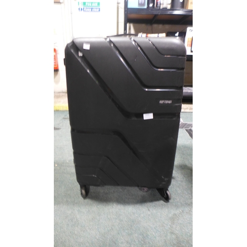 3250 - At Jetdriver Large 79Cm  4 Wheel Spinner case (314-419) *This lot is subject to vat