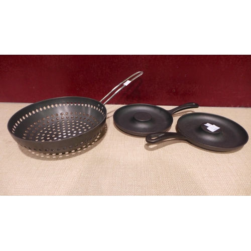 3306 - Tramontina 26Cm Bbq Wok, 2 x Doughnut Pans  (315-96) *This lot is subject to VAT