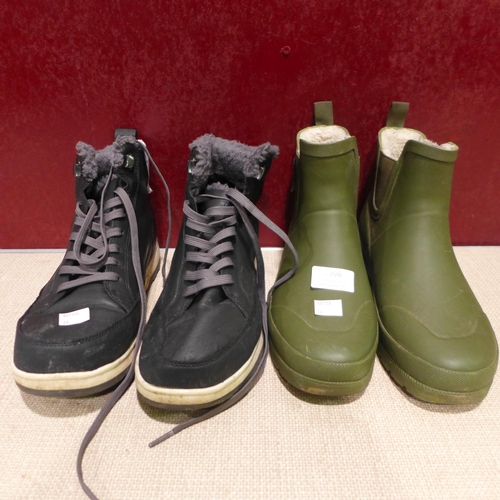 3396 - Two pairs of mixed size/style walking boots (UK 7 and UK 9) * This lot is subject to VAT