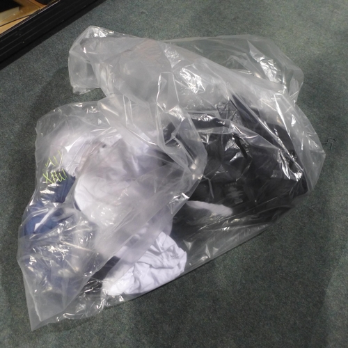 3177 - A large bag of mixed size/style men's clothing * This lot is subject to VAT