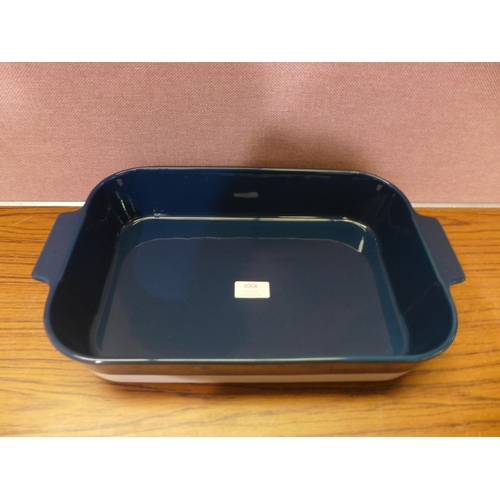3068 - Stoneware Oven To Table Dish (315-390) *This lot is subject to VAT