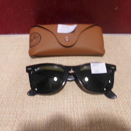 3115 - Rayban Black Plastic Wayferer Sunglasses (2140 901 50X22 ) (314-73) *This lot is subject to vat