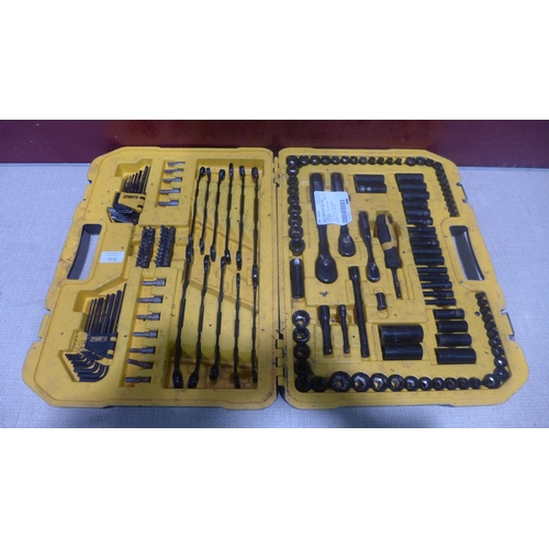 3132 - Dewalt Mechanics Tool Set (315-107) *This lot is subject to VAT