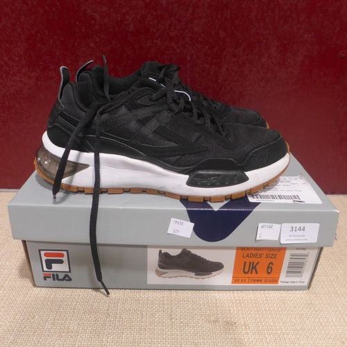 3144 - A pair of Puma black Setona V12 trainers (size UK 6) * This lot is subject to VAT