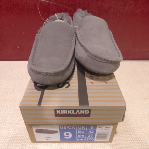 3155 - A pair of Kirkland Signature grey shearling slippers (size UK 8) * This lot is subject to VAT